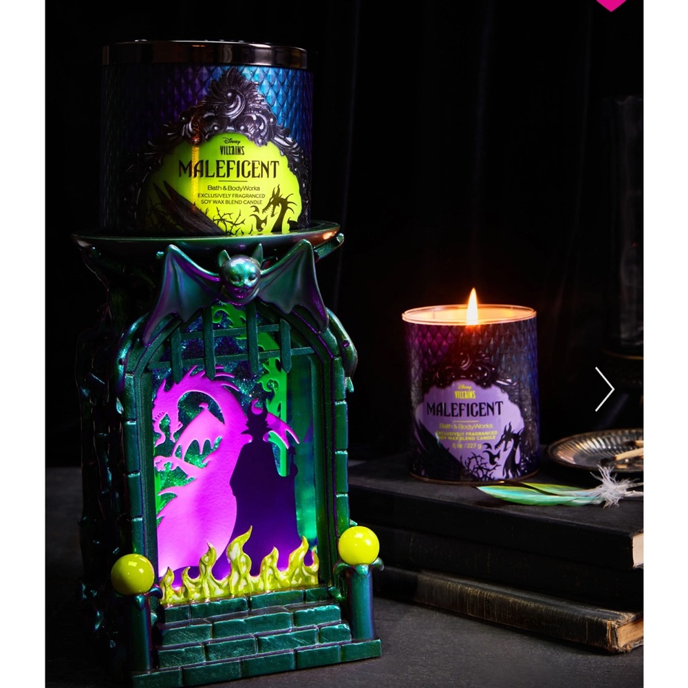 NWT Maleficent Shadowbox Pedestal